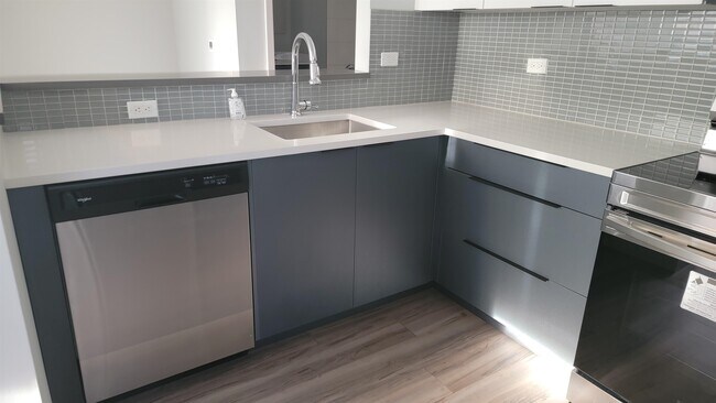 Building Photo - 160 Lafayette St