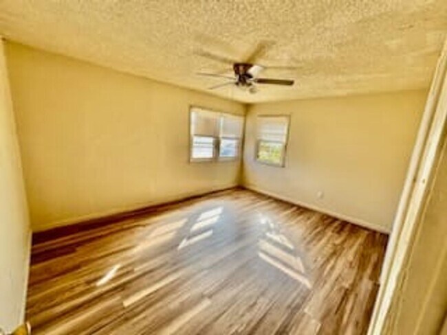 Building Photo - $100 off rent per month for 12 months + 50...