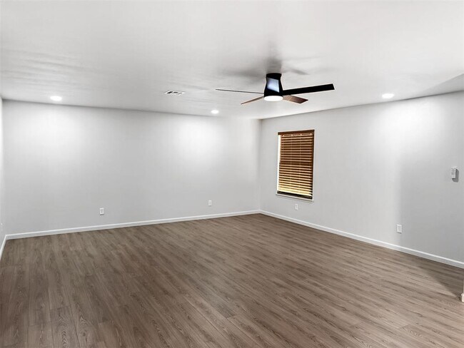 Building Photo - 26218 N 2960 Rd