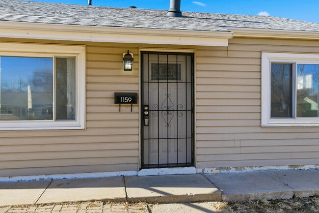 Building Photo - $2,030.95 - 3 Bedrooms, 1 Bathroom, Single Family Home in Aurora with fenced Yard!