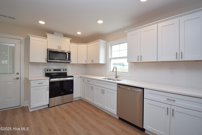 Building Photo - 640 Abigail Taylor Dr
