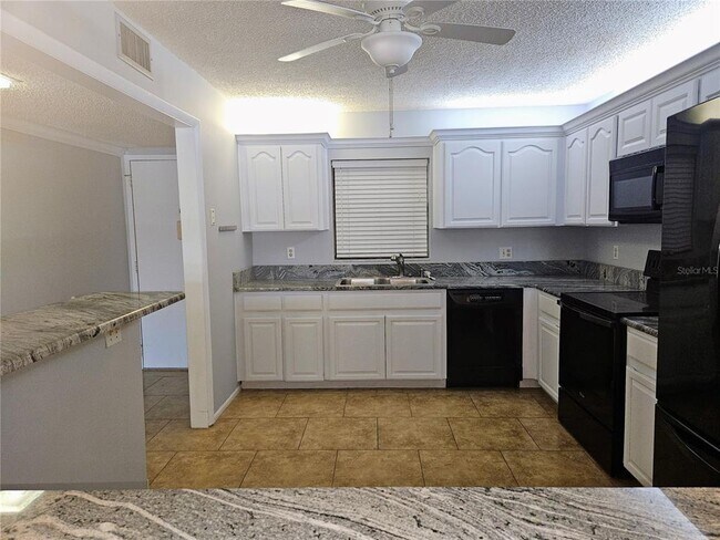 Building Photo - 7600 Sun Island Dr S