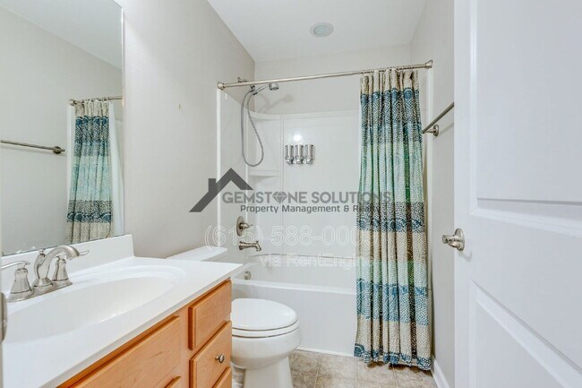 Building Photo - 2704 Orleans Dr