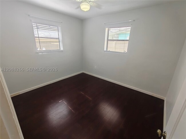 Building Photo - 801 N 70th Way
