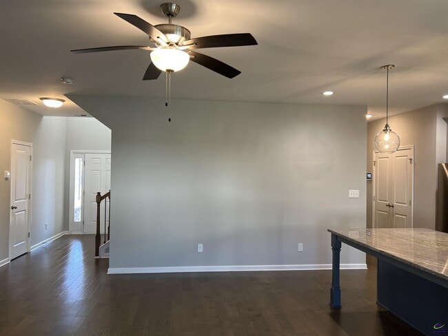 Building Photo - 401 Tivoli Wy