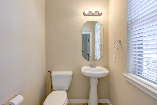 Building Photo - 26727 Henson Falls Dr