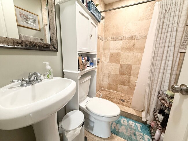 Building Photo - South Boston 4bed / 2bath available 9/1/2026