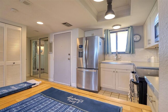 Building Photo - 5915 Sea Ranch Dr