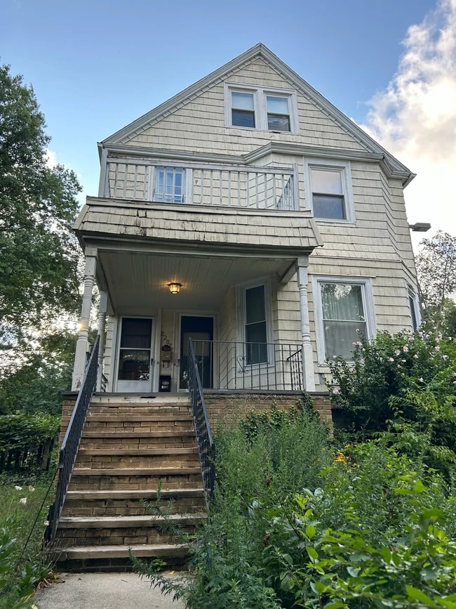 Entrance - 2207 Grandview Ave