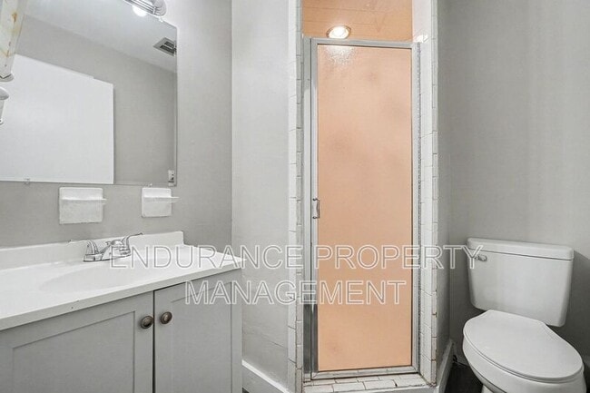 Building Photo - 334 Hyde Park Dr