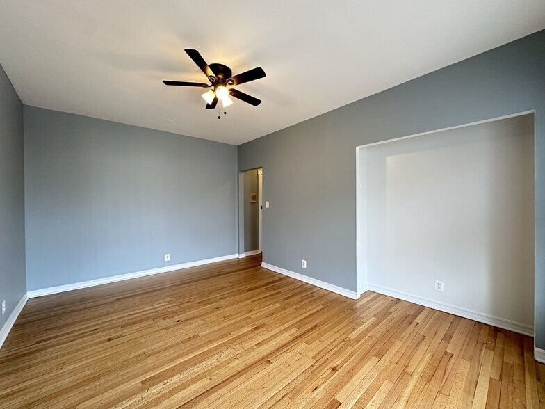 Building Photo - 1319 W Estes Ave
