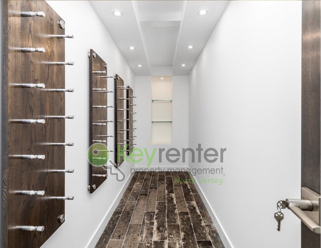 Building Photo - Modern 4-Bedroom, 4-Bath Home – Luxury Liv...