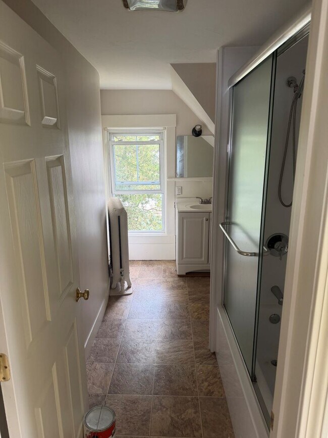 Building Photo - Charming 2-Bedroom 1 Bath Apt. in Middleboro