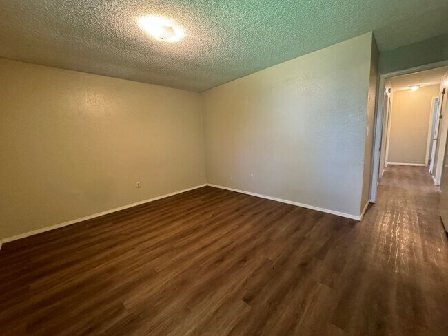 Building Photo - 125th East Ave. Duplex