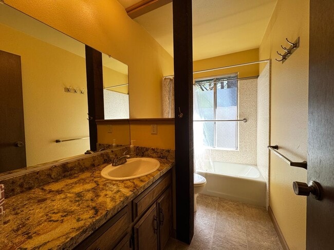Building Photo - 4-bed 3-bath home in Nevada City!