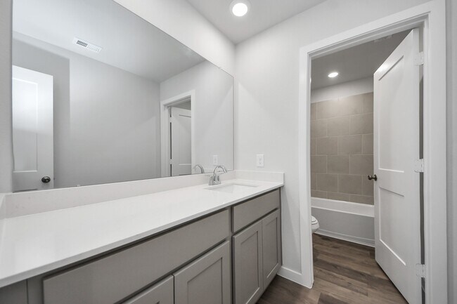 Building Photo - 135 Alset Dr