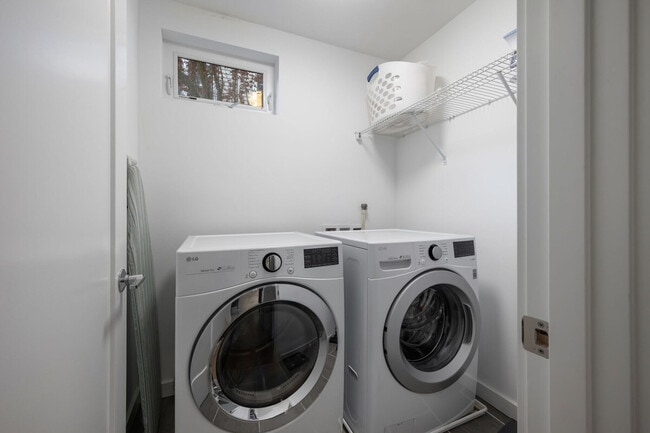 Building Photo - 620D 10th Ave E