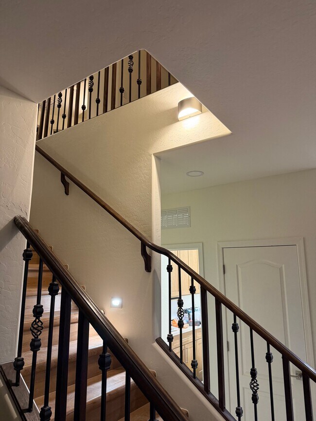 Building Photo - 2741 E Quiet Hollow Ln