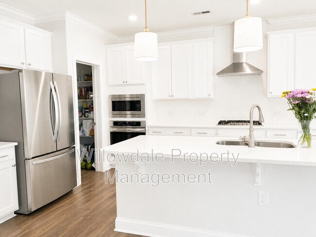 Building Photo - 208 Daisy Grove Ln
