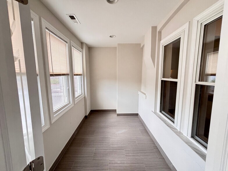Building Photo - 3054 N Milwaukee Ave