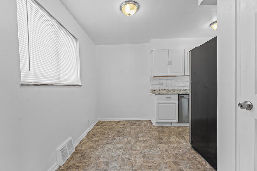 Building Photo - 21130 Morris Ave