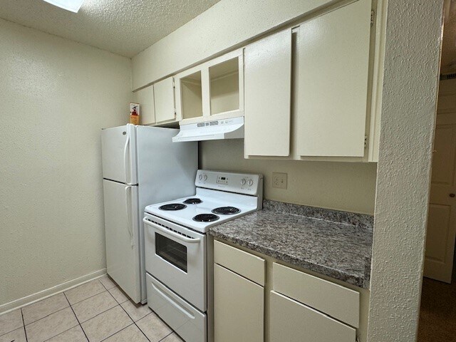 Building Photo - 9101 Country Creek St