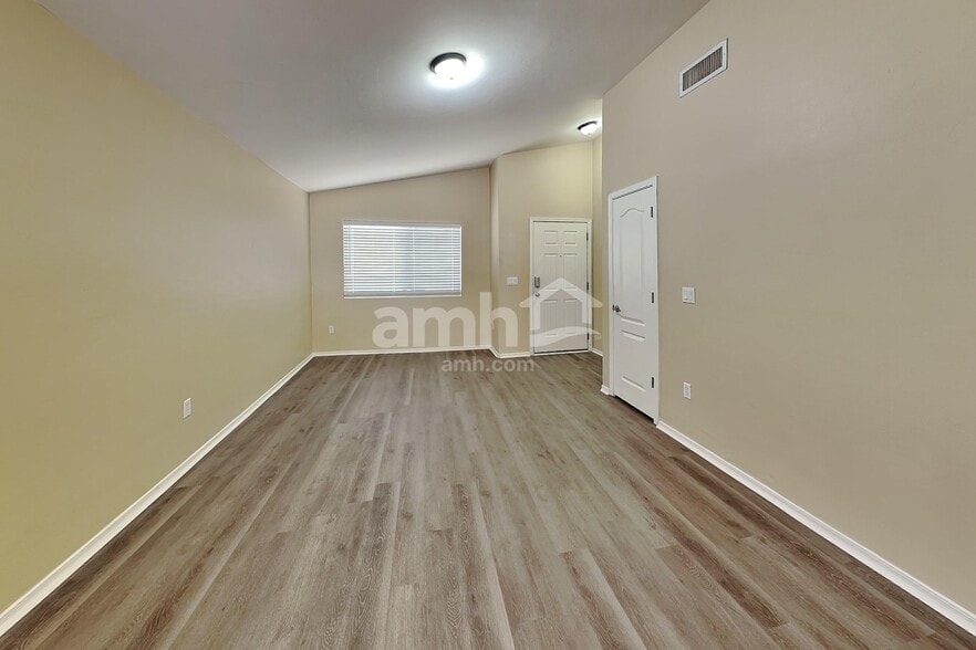 Building Photo - 4133 E Lushfield Dr