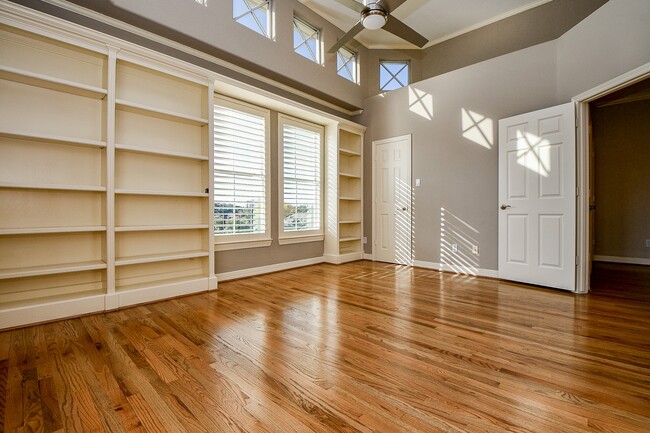 Building Photo - 2094 Brentwood Dr