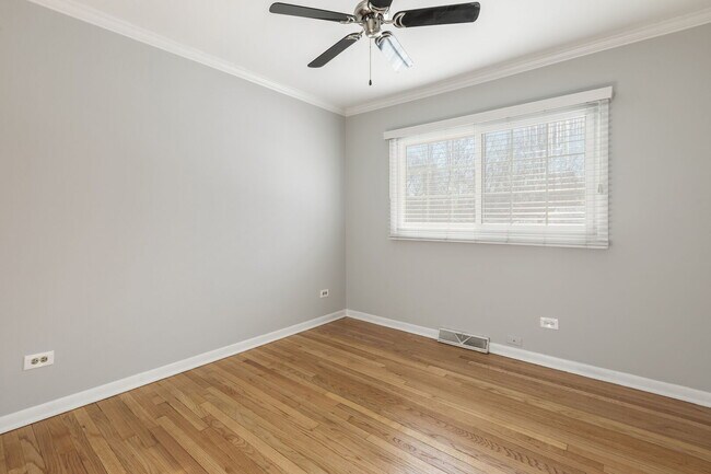 Building Photo - 28 E 55th St