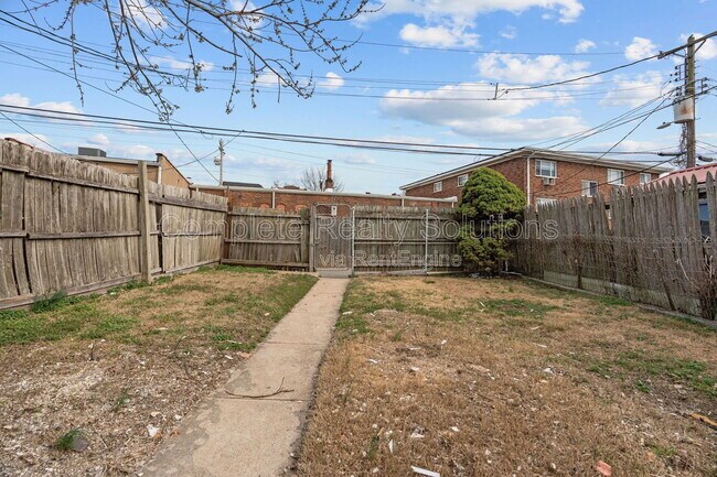 Building Photo - 4642 Idaho Ave