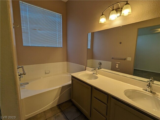 Building Photo - 10500 White Heath Ct