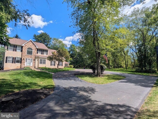 Building Photo - 114 Lenape Dr