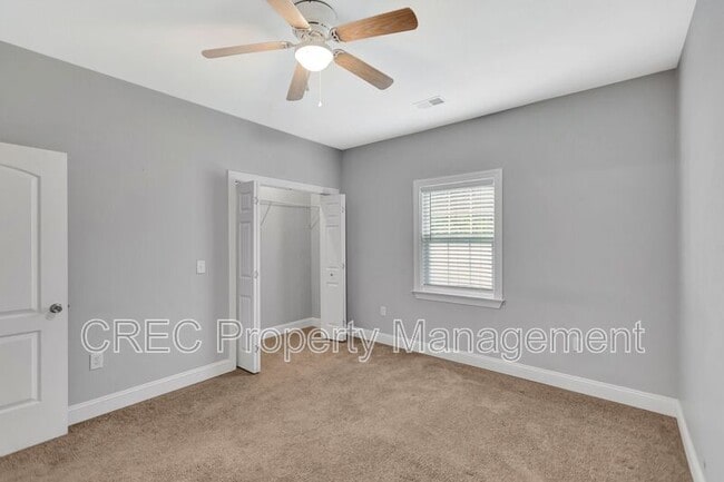 Building Photo - 2703 E Surrey Dr