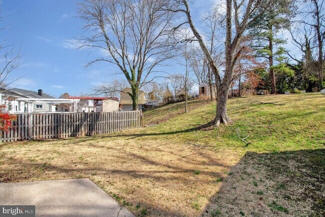 Building Photo - 325 Winslow Rd