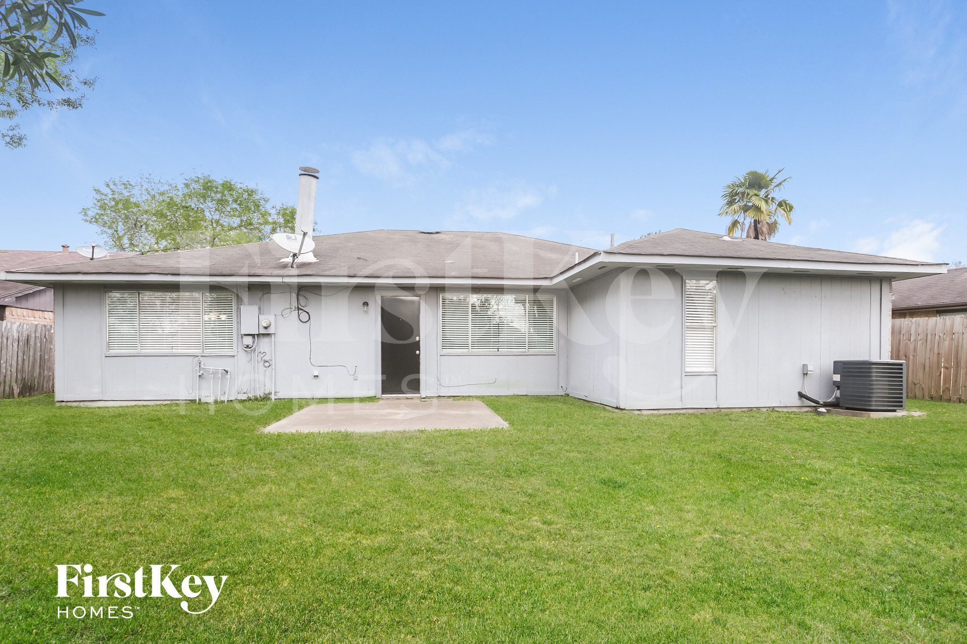 Building Photo - 2026 Summer Pl Dr