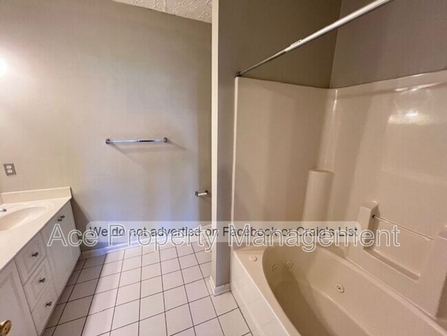Building Photo - 4010 Bardstown Ct