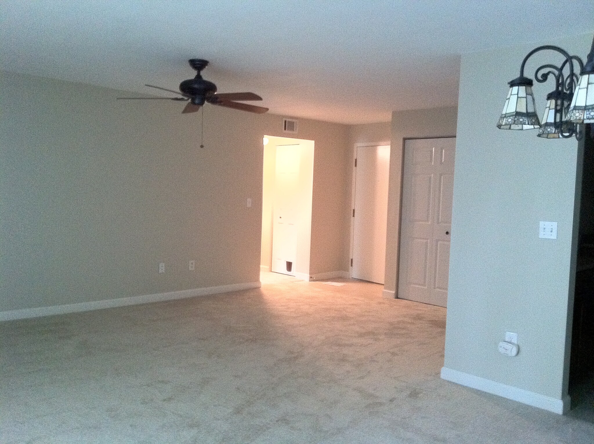 Building Photo - 611 Calais Dr