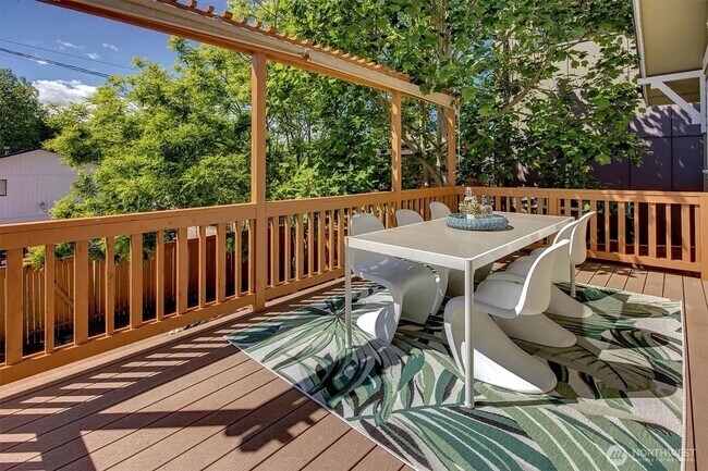 Building Photo - Alaska Junction - 3 bedroom and 2 1/2 bathroom