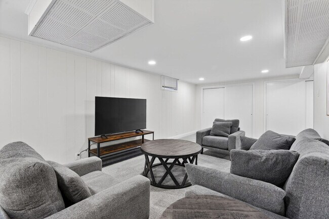 Building Photo - 3831 Brown Rd