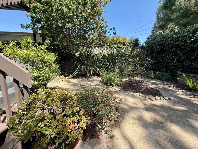 Building Photo - Unique 4 Bedroom House with OCEAN VIEWS in Sunset Cliffs! Fully Furnished! 6 Month Lease Term!