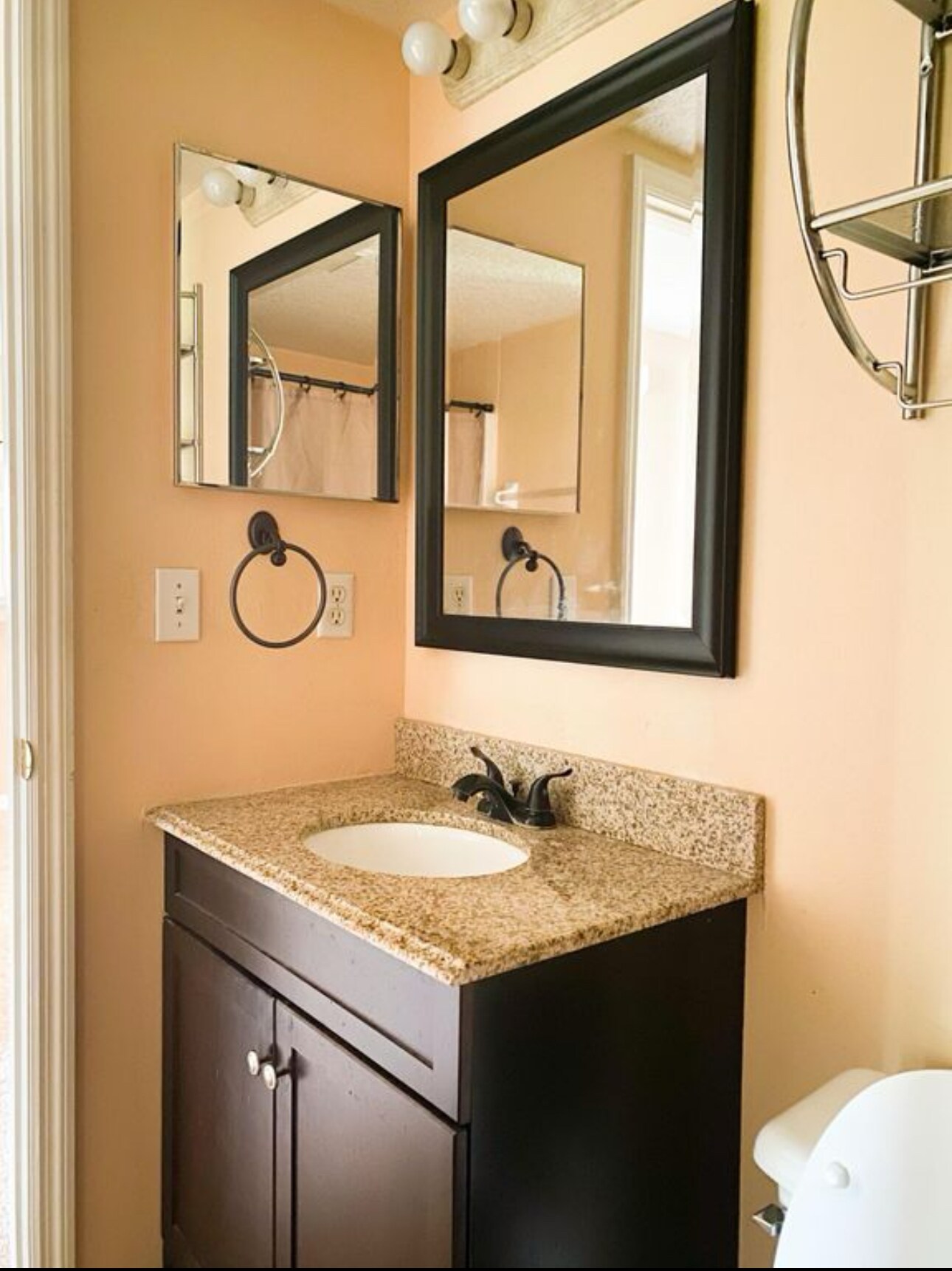 Building Photo - 2805 E Washington St