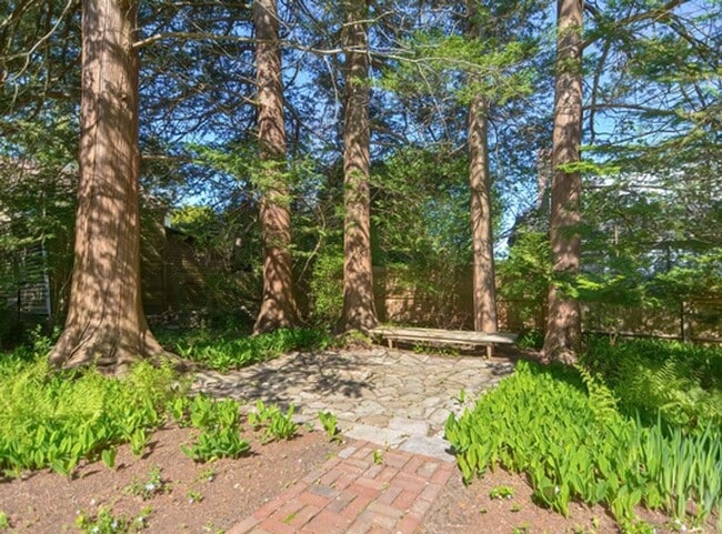 Building Photo - Woodfall