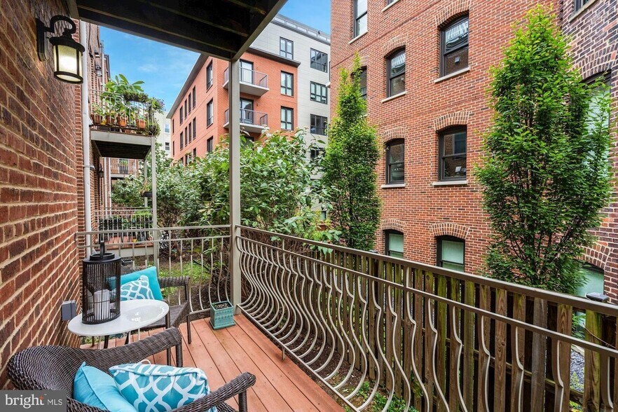 Building Photo - 1323 Clifton St NW