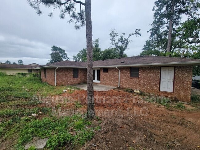 Building Photo - 1125 Crestview Dr