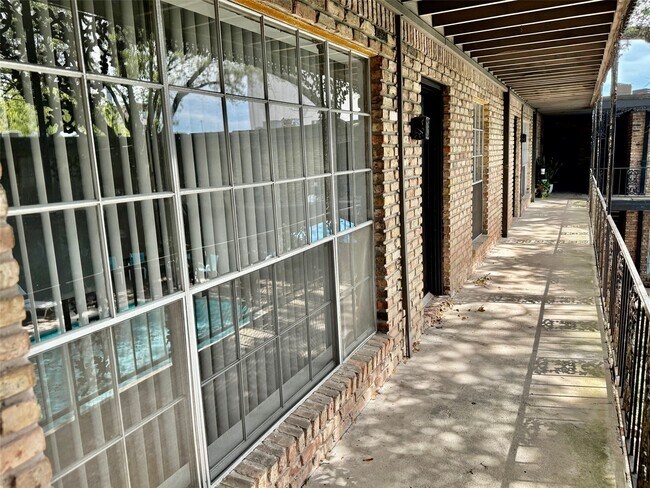 Building Photo - 525 Heights Blvd