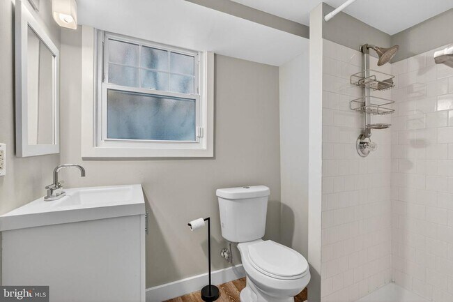 Building Photo - 7903 Woodbury Dr