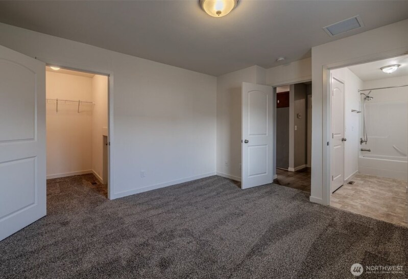 Building Photo - 1519 Springwater Ave
