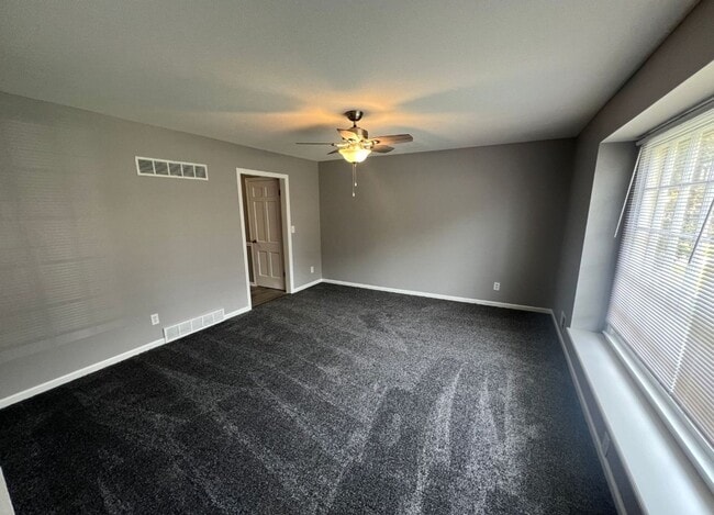 Building Photo - Renovated 2 Bed, 3 Bath Duplex with Finish...