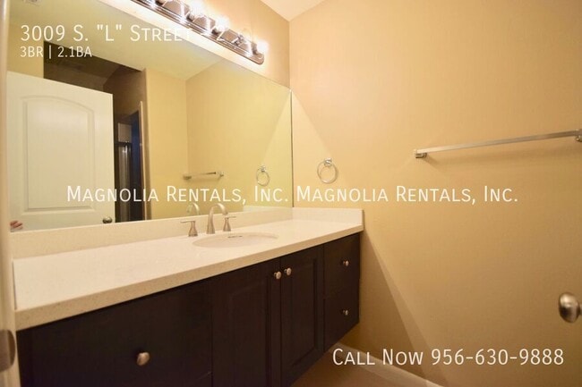 Building Photo - 3009 S L St