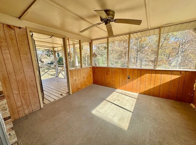 Building Photo - 2805 2nd Pl NW